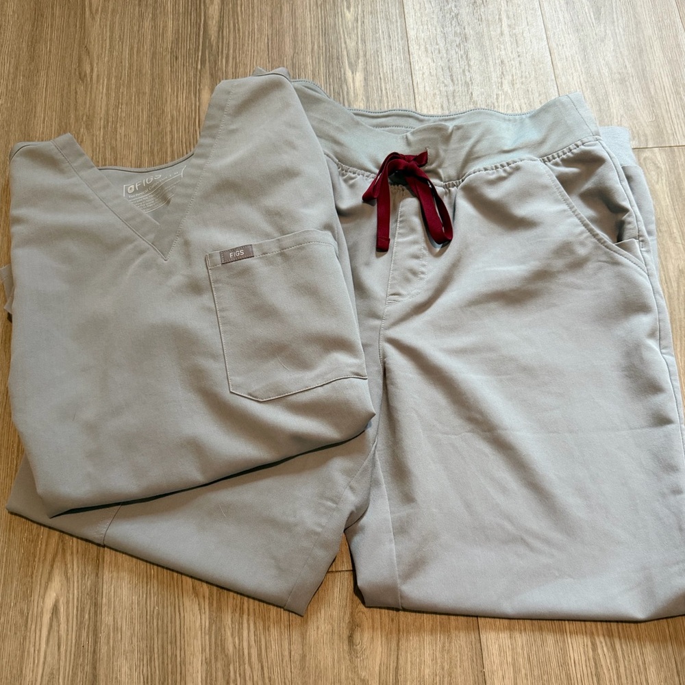 Figs - Women’s Light Grey Scrub Set